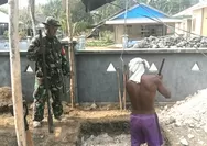 Satgas TMMD Koramil Kabaruan Giat Gali Lubang Resapan dan Kumpulkan Tanah Liat di Desa Kabaruan Timur