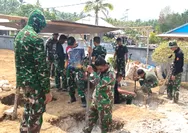 Satgas TMMD Lanjutkan Pembangunan Sarana Air Bersih Melalui Penggalian Lubang Tiang Tower Di Desa Kabaruan Timur
