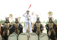 GUBERNUR YULIUS SELVANUS TERIMA KARTIKA PAMONG PRAJA MADYA DAN LENCANA ALUMNI KEHORMATAN IPDN