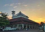 5 Masjid di Kota Surabaya Ini Sediakan Takjil Gratis Buka Puasa Ramadhan, Ada Masjid Terbesar Kedua di Indonesia