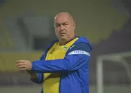Duel Persis vs Persib Sore Ini: Bojan Hodak Tegas Minta Kerja Keras Pemain