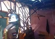 Diduga Korsleting Listrik, Rumah Warga di Tenjonagara Garut Ludes Terbakar