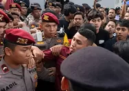 Massa Mahasiswa Desak Transparansi Penanganan Dugaan Kasus Febrie Adriansyah, Aksi di Kejagung Sempat Memanas