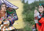 Jangan tergoda dengan gadis Tibet yang sedang duduk jongkok sambil tersenyum, bakal menyesal jika tahu itu