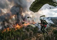 Smokejumper Adalah Petugas Pemdaam Kebakaran yang Diterjunkan Dari Pesawat. Negara Mana yang Pertama Kali Punya?