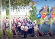 3 Fakta di Balik Penggerudukan Kantor Camat Selogiri hingga Sang Camat Ngaku Siap Dicopot dari Jabatan