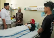 Gus Yasin Tinjau Sekolah Roboh dan Hibur Siswa yang Masih Trauma