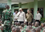 Menko Polkam Suntik Motivasi Ratusan Siswa Dikmaba TNI dan Calon Manajer KDKMP