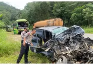 Adu Banteng Minibus dan Bus Marus di Trans Kalimantan, Dua Orang dilaporkan Meninggal Ditempat