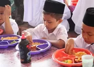 10 Tips  Mendidik Puasa Ramadhan diusai Dini bagi Anak-Anak, Nomor 3 Berlatih Puasa Setengah Hari
