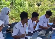 Demi Sinyal Internet, 14 Siswa SMP di Lima Puluh Kota Ujian di Atas Bukit