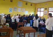 Cegah Anemia, Tim Kesehatan Oro Gading dan Puskesmas Borong Rappoa Edukasi Remaja di SMPN Satap 11 Bulukumba