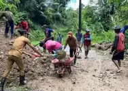 Viral di Medsos, Kades Bonto Sinjai Pilih Turun Langsung Bersihkan Longsor 