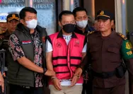 Rompi Pink Kejagung Kini Melekat pada Don Ritto, Resmi Ditahan dalam Kasus Dugaan Korupsi dan TPPU