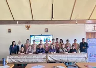 Poltekkes Kemenkes Pontianak Cetak Tutor Sebaya BHD, Hibahkan Manekin RJP ke SMA Santo Paulus Nyarumkop