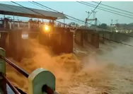 Katulampa Siaga 3! Hujan Deras di Puncak Bogor Picu Kenaikan Debit Sungai Ciliwung