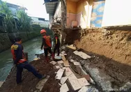 TPT Ambruk di Jayaraksa Sukabumi, Dua Rumah Rusak dan Sungai Tersumbat