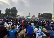 Basah kuyup tapi tetap gass! Euforia bobotoh Subang sambut hattrick Persib