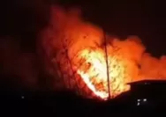 Imbas TPA Putri Cempo Solo yang terbakar hebat, warga 1 RT kini dievakuasi usai terpapar asap pekat
