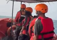 Pencarian hari kedua 5 jurnalis yang hilang kontak di perairan Gunung Anak Krakatau, tim SAR perluas area penyisiran