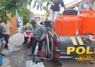 Kemarau panjang, Polsek Cibogo gerak cepat salurkan air bersih untuk warga