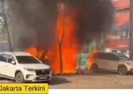 Mobil terbakar di TIS Square Tebet, api merembet ke kendaraan lain