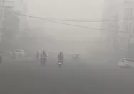 Kabut asap pekat kembali selimuti Palembang, warga pertanyakan hasil modifikasi cuaca