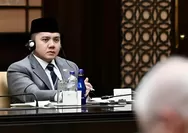 Seskab Teddy Jawab Kritik Dino Patti soal Kunker Luar Negeri Prabowo