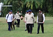 Prabowo Tinjau Pengungsi di Agam, Kejar Hunian Sementara Rampung dalam Sebulan