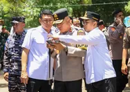 Pantau Pantai Anyer, Gubernur Andra Soni Prioritaskan Keamanan dan Kenyamanan Wisatawan
