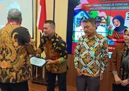 Camat Ciputat H. Mamat Raih Penghargaan Pemkot Tangsel atas Keberhasilan Gerakan Satu Rumah Satu Jumantik