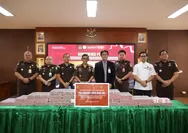 Kejari Tangsel Serahkan Rp14,2 Miliar Rampasan Kasus Pinjol Ilegal FINMAS Cs ke Kas Negara