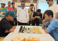 Pilar Saga Tantang Ketua PWI Tangsel di Papan Catur, Ahmad Eko Nursanto Keluar Sebagai Pemenang