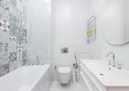 6 Ide Kamar Mandi Minimalis, Jadikan Ruang Sempit Terasa Plong!