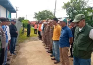 Bersama Pemerintah Kecamatan Tambun Utara, UPTD Wilayah II Angkat Sampah di Kali Pasir