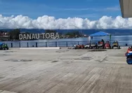 Memukau! Pantai Bebas Parapat: Wisata Seru di Taman Bermain dan Menara Pandang Danau Toba
