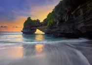 Melihat Keindahan Senja Hamparan Laut Luas, Ini Rekomendasi 5 Pantai Kebumen Terbaik dan Terindah Sepanjang Masa