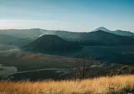 Dibalik Kota Bandung! 10 Tempat Wisata Angker di Bandung: Dari Goa Belanda hingga Rumah Pengabdi Setan