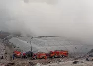 Kebakaran TPA Jatiwaringin Belum Padam, Warga Diminta Menjauh dari Radius 1,7 Kilometer