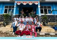 Guru dan Siswa SMPN 3 Muncang Kompak Berkostum unik dalam Karnaval HUT ke-81 RI