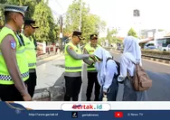 Sapa Siswa SMAN 1 Kajen Saat AG Pagi, Kapolres Pekalongan Turun Langsung Atur Lalu Lintas