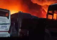Warga Panik usai Muncul Kobaran Api di Pangkalan PO Sinar Jaya Bekasi, 50 Bus yang Terparkir Hangus Terbakar