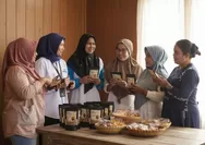 Dipercaya Jadi Modal Utama, Kisah Yanti Bangun Usaha Kriya dari Rumah hingga Go Digital