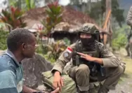 Satgas Ops Damai Cartenz Lakukan Patroli Humanis di Sinak Pererat Hubungan dengan Masyarakat