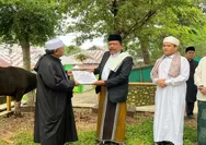 Pemprov Bengkulu Serahkan Bantuan Dua Ekor Sapi Kurban ke Masjid Raya Baitul Izzah