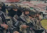 Satgas Damai Cartenz Amankan Ibadah Umat Nasrani dan Patroli Jalan Kaki di Puncak, Papua Tengah
