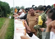 Wagub Bengkulu Saksikan Penerjunan Taktis dan Free Fall Kopassus dari Pesawat Hercules
