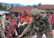 Banpres Disalurkan ke Pengungsi Agisiga, Satgas Ops Damai Cartenz Gelar Trauma Healing 