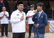 Pesan Penting Diiringi Canda dan Sepeda Warnai Kunjungan Gus Yasin ke SMAN 1 Dayeuhluhur Cilacap 