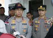 Kapolda NTT Tinjau Rumah Warga Terdampak Gempa, Salurkan Bantuan Sosial